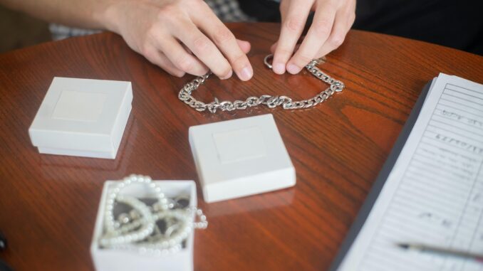 Perché conviene acquistare gioielli online